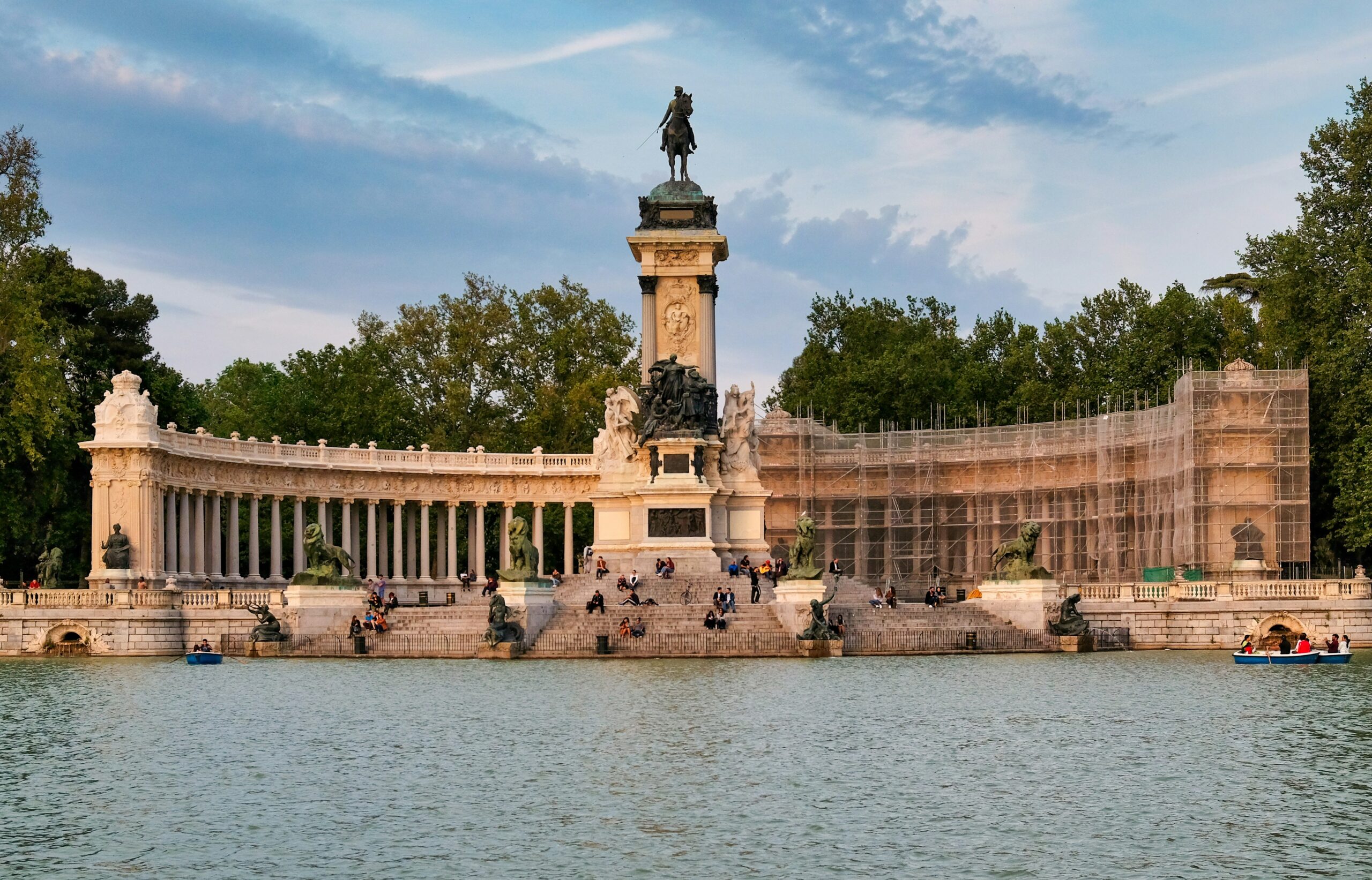 alexander-awerin-VIzeB9tB-J0-unsplash