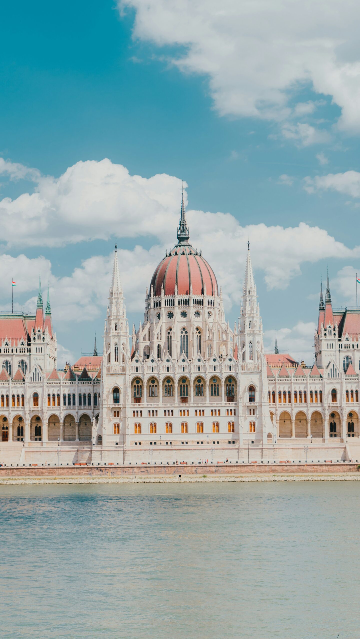 luca-herren-QzFCB4UBTOY-unsplash