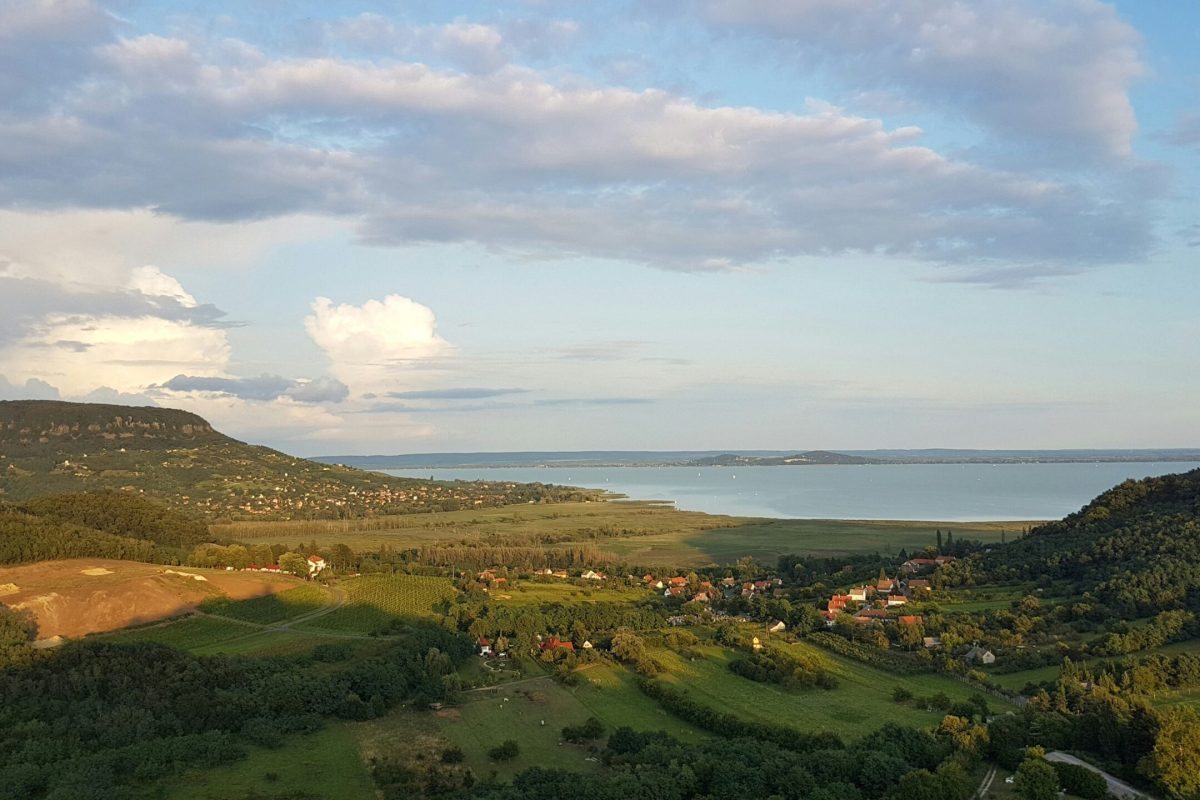 agnes-baumstark-IZMwRec2HxU-unsplash