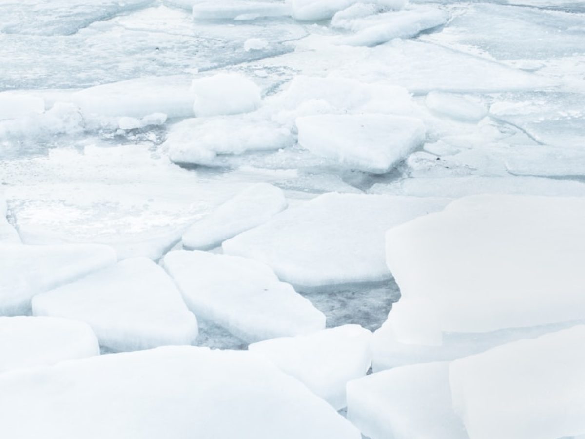 ice blocks during daytime