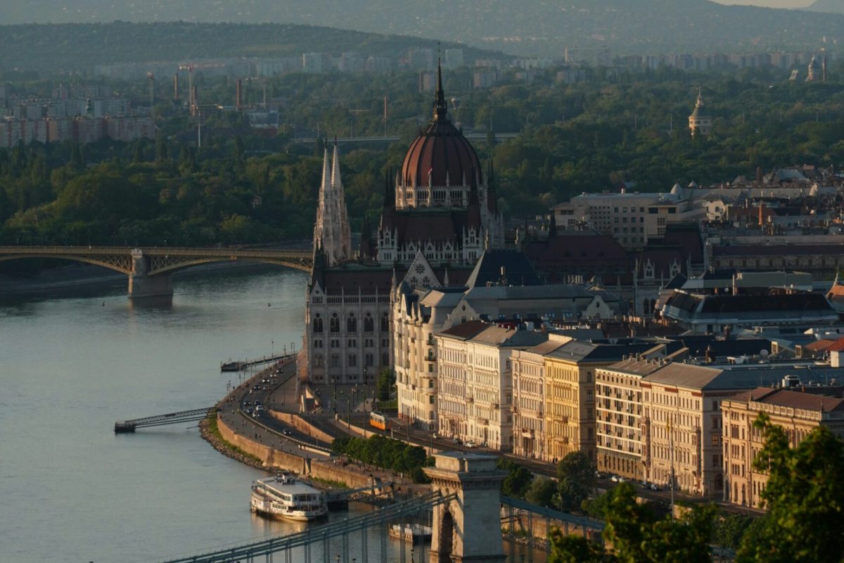 akos-szocska-zE6n22UL4FQ-unsplash