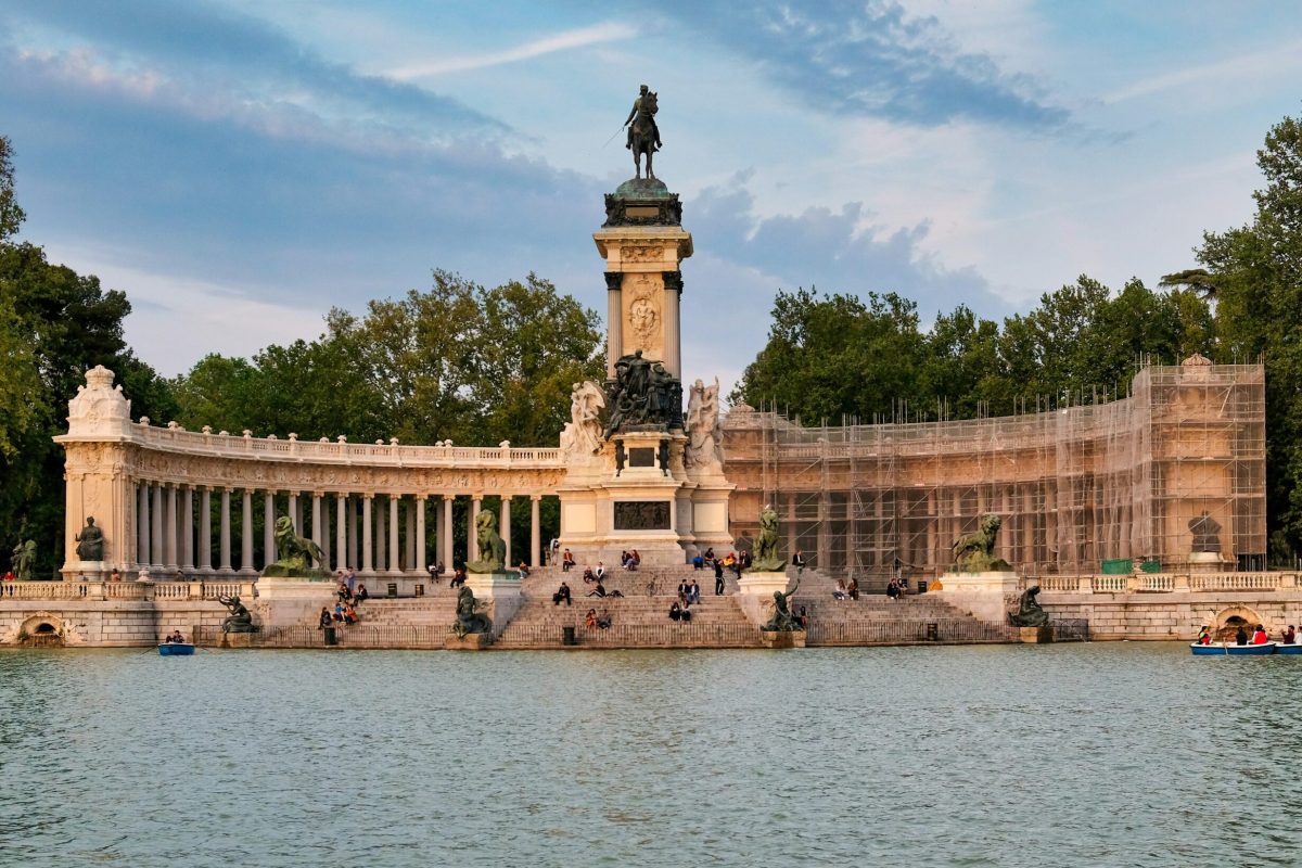 alexander-awerin-VIzeB9tB-J0-unsplash