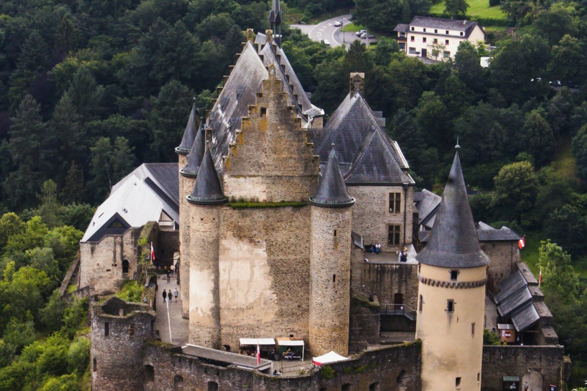 manu-Ct4-wS4G2q8-unsplash