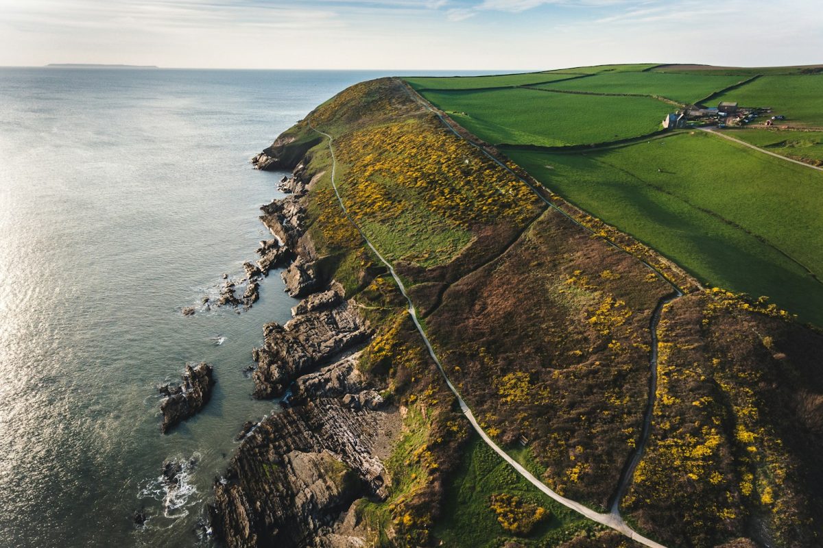 aerial view photography of cliff near body of water